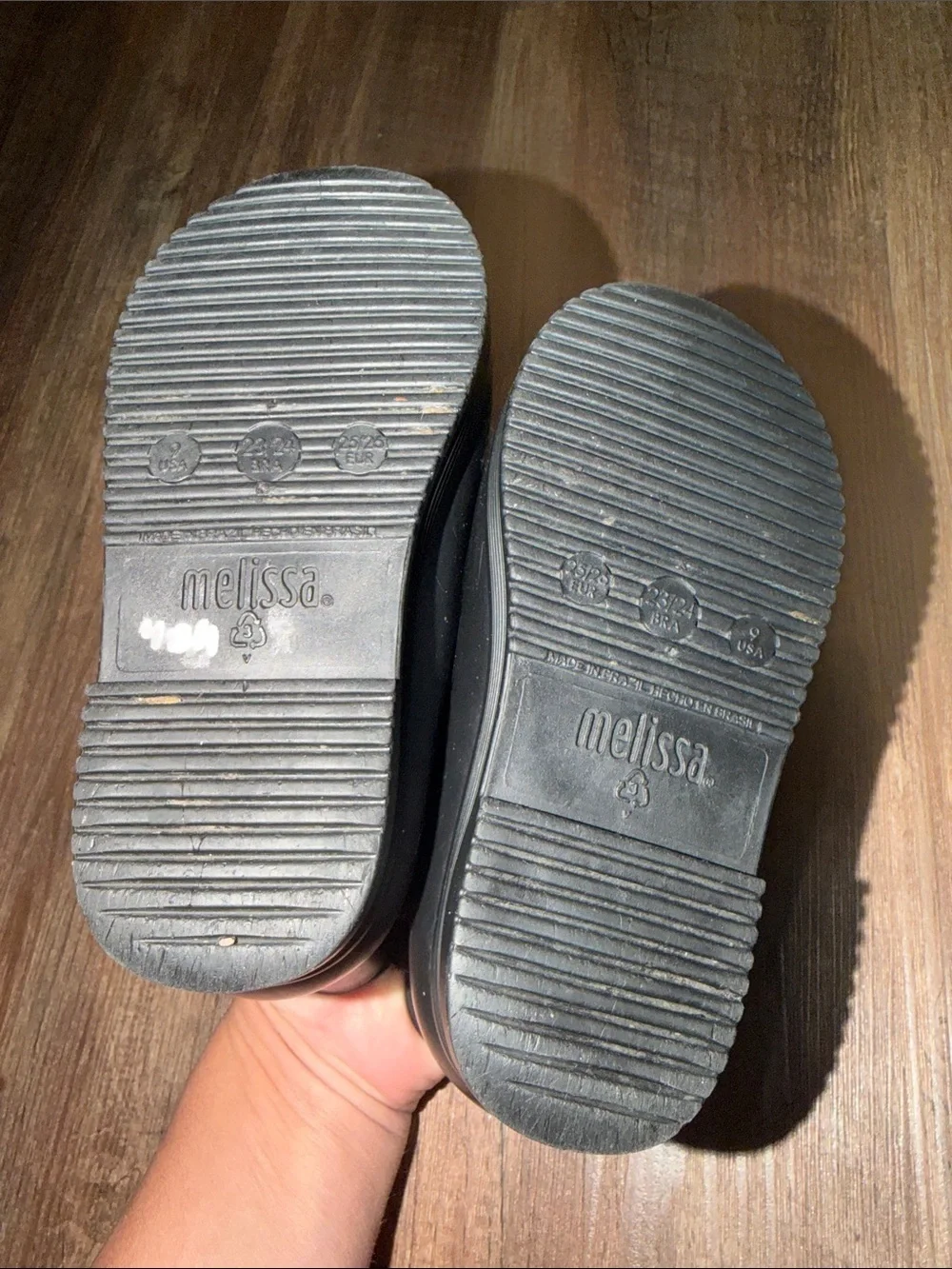 Mini Melissa questions leave
